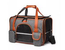 Carregar imagem no visualizador da galeria, Bolsa Pet Luxo: Conforto Máximo para Viagens e Passeios
