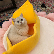 Carregar imagem no visualizador da galeria, Banana Bed - Cama de Gato e Cachorro Estilo Banana
