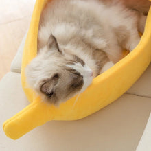 Carregar imagem no visualizador da galeria, Banana Bed - Cama de Gato e Cachorro Estilo Banana
