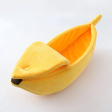 Carregar imagem no visualizador da galeria, Banana Bed - Cama de Gato e Cachorro Estilo Banana

