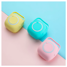 Carregar imagem no visualizador da galeria, Escova Massageadora de Banho Para Pets - PetBrush
