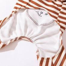 Carregar imagem no visualizador da galeria, Macacão Listrado Pequeno Ursinho
